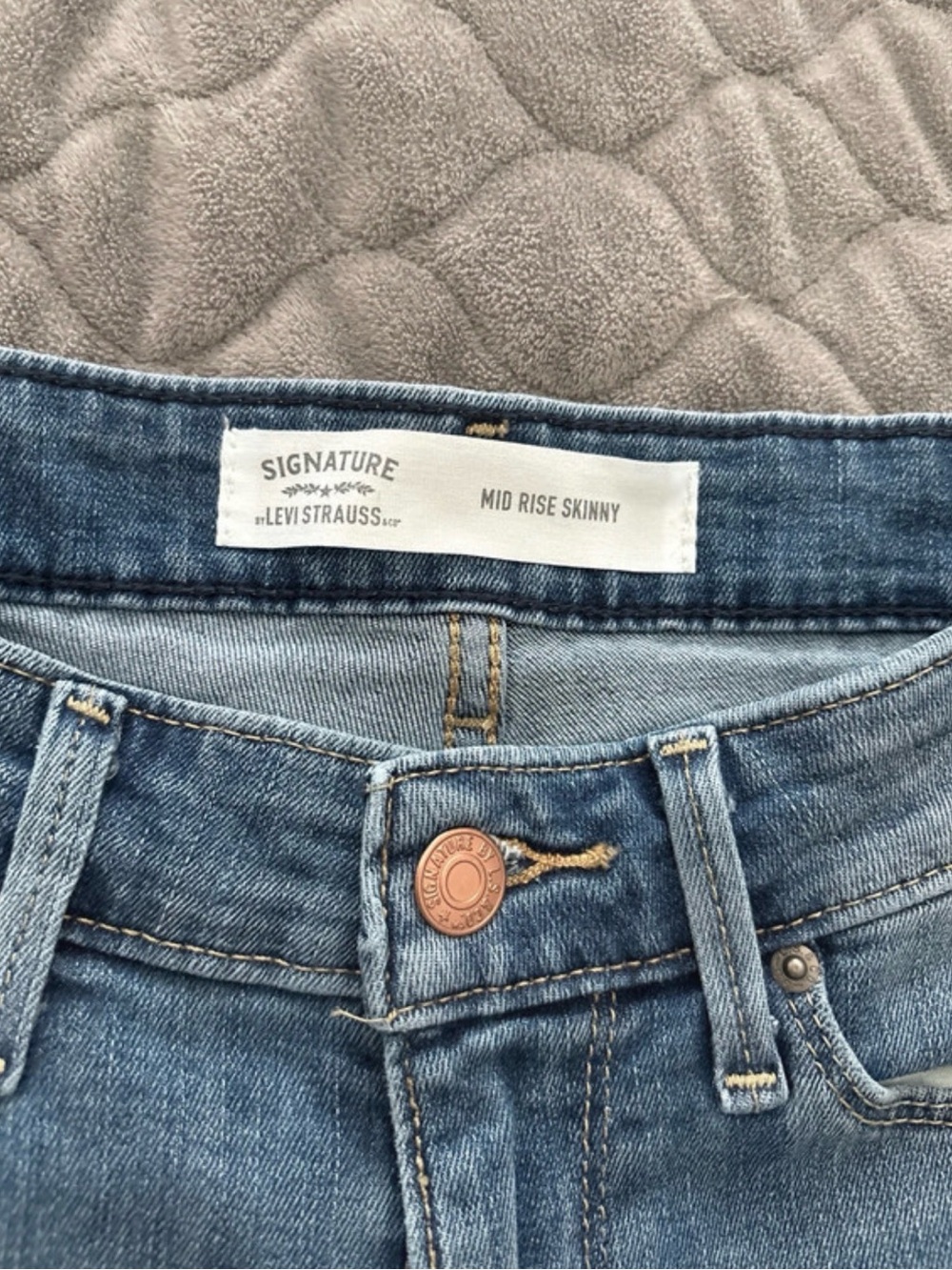 Signature by Levi Strauss Mid-Rise Skinny Jeans in Light Blue - Picture 2 of 6